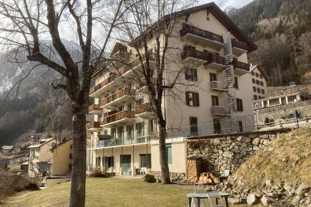 Bel Appartement 2.5 Pieces Avec Balcon, Magnifique Vue Sur Le Glacier Des Grands Finhaut Exterior photo