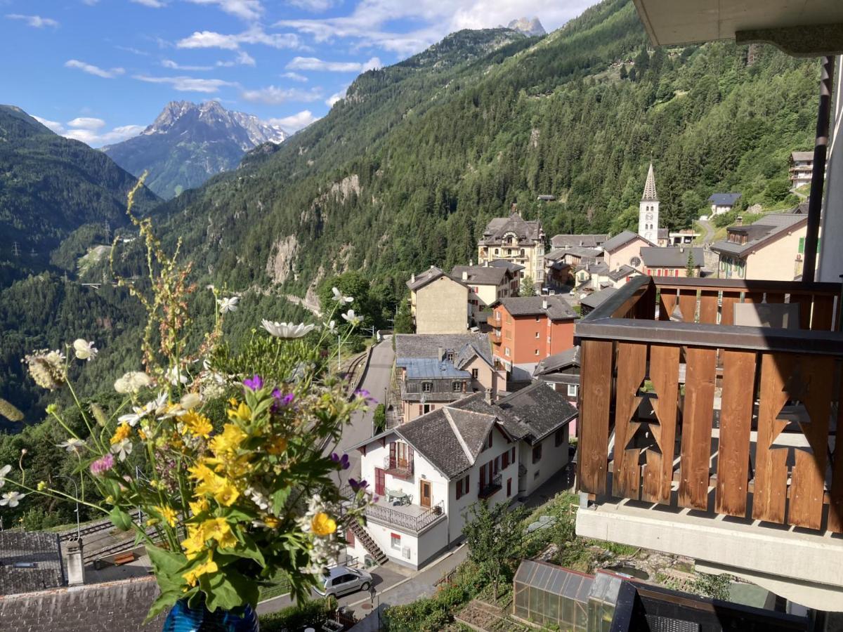 Bel Appartement 2.5 Pieces Avec Balcon, Magnifique Vue Sur Le Glacier Des Grands Finhaut Exterior photo